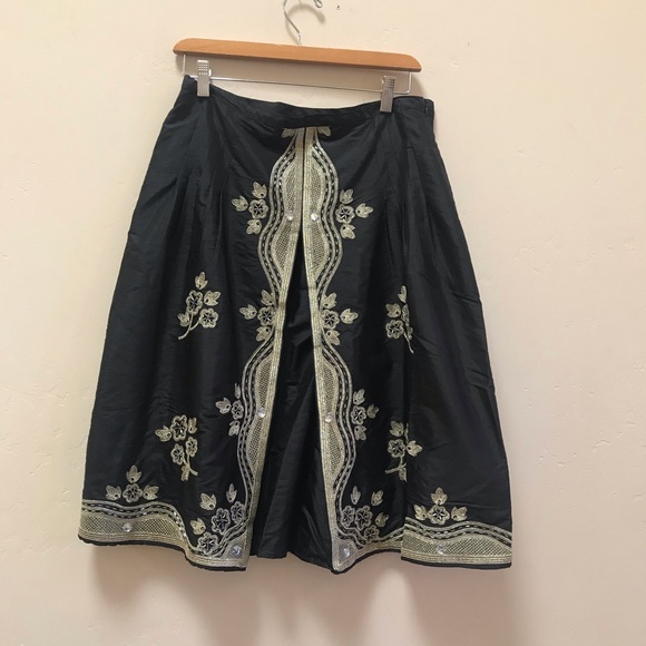 ☘️Black 100% Silk Skirt With Gold Thread - Picture 1 of 7